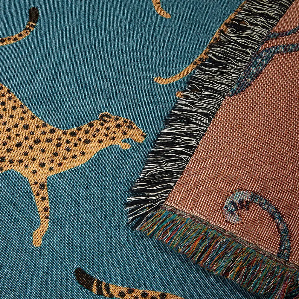 High-perceived value woven blanket